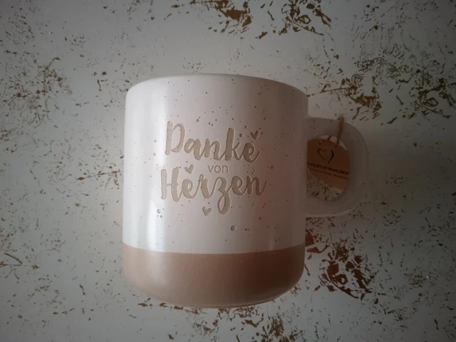 „Danke von Herzen“ – Tasse / Häferl mit farbiger Folierung | KreativVeredelung
