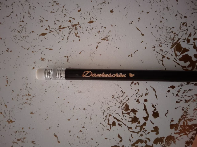 „Dankeschön“ – Schwarzer Bleistift mit Gravur & Radiergummi | KreativVeredelung