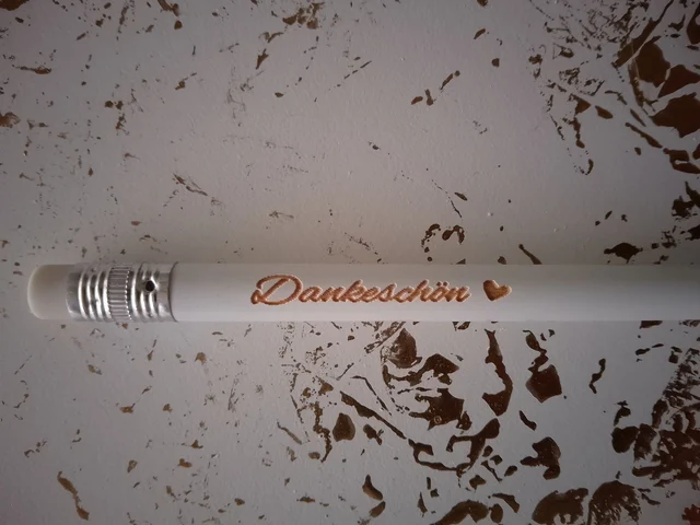 „Dankeschön“ – Weißer Bleistift mit Gravur & Radiergummi | KreativVeredelung
