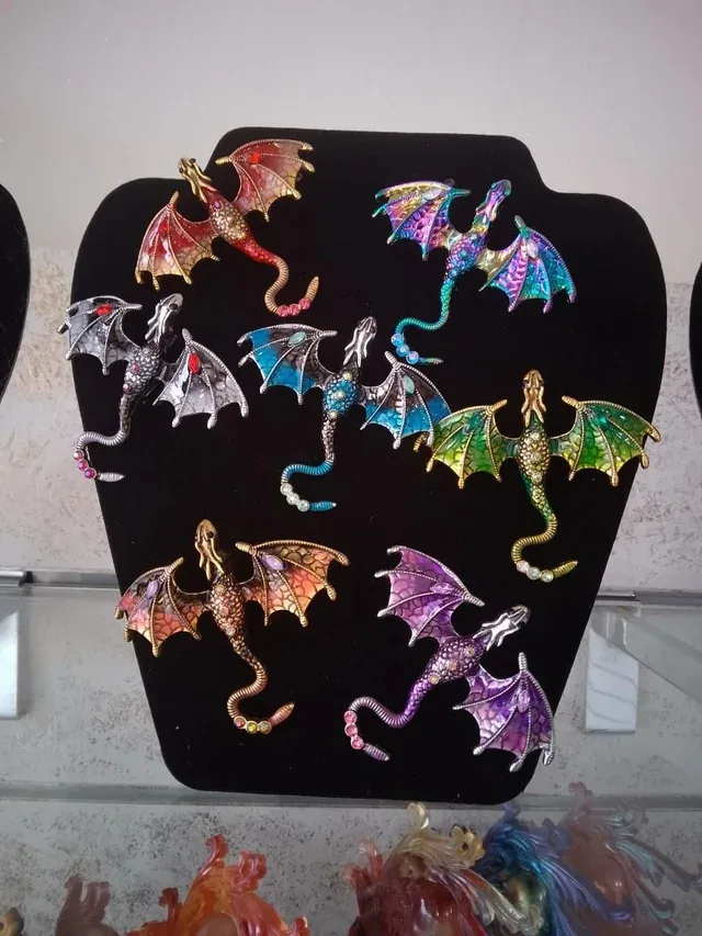 Epische Drachenbrosche mit Strass & Emaille | Dungeon Masters of Fantasia