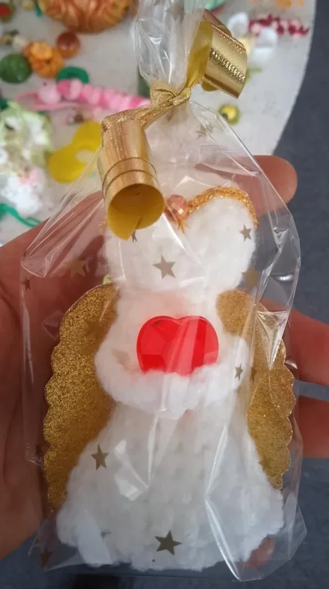 Gehäkelter Schutzengel mit Glasherz kaufen | HerzWerk Shop