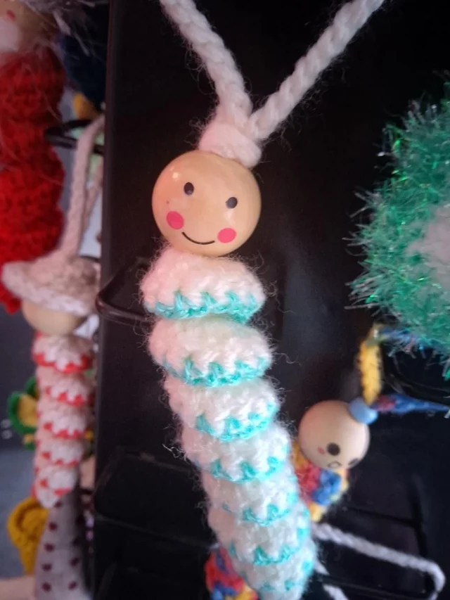 Gehäkeltes Glückswürmchen kaufen | HerzWerk Vereinsshop