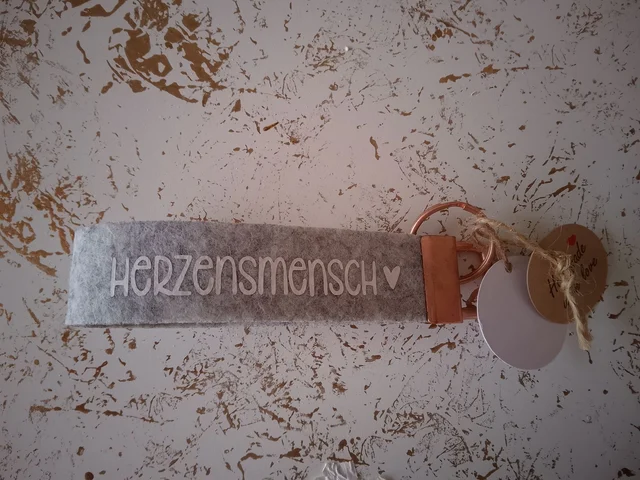 „Herzensmensch“ – Filz-Schlüsselanhänger / Taschenanhänger | KreativVeredelung