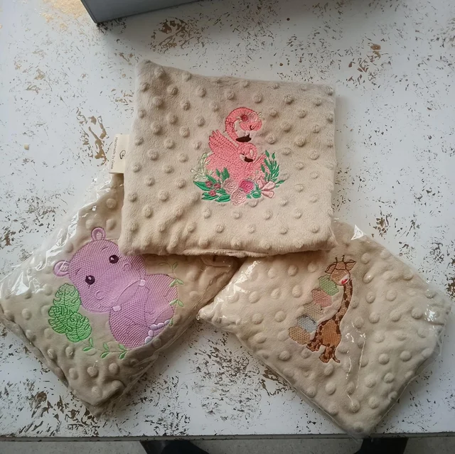 Kuscheliges Kirschkernkissen mit Stickerei | Handmade by Grete