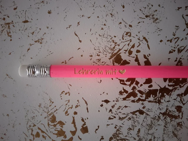 „Lehrerin mit Herz“ – Pinker Bleistift mit Gravur & Radiergummi | KreativVeredelung