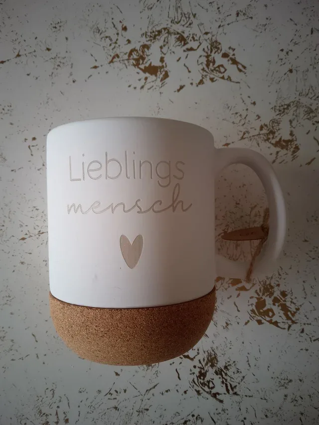 „Lieblingsmensch“ – Tasse / Häferl mit Korkboden | KreativVeredelung