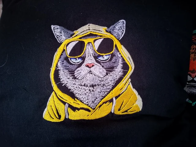 Polsterhülle 50x50cm mit cooler „Cool-Animal“-Bestickung | Handmade by Grete