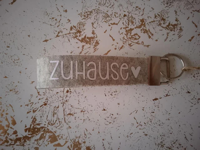 „Zuhause“ – Filz-Schlüsselanhänger / Taschenanhänger | KreativVeredelung